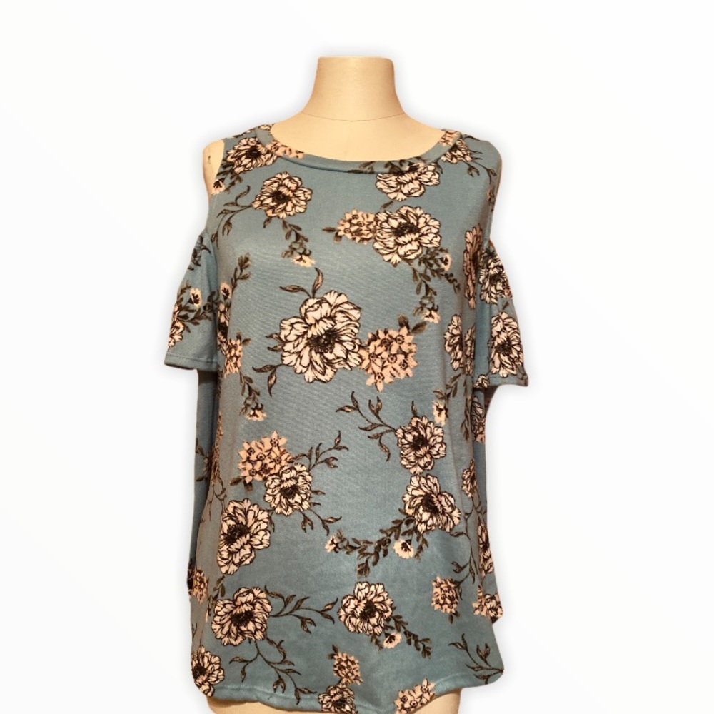 🛍 Kristin Nicole plussize floral coldshoulder top
